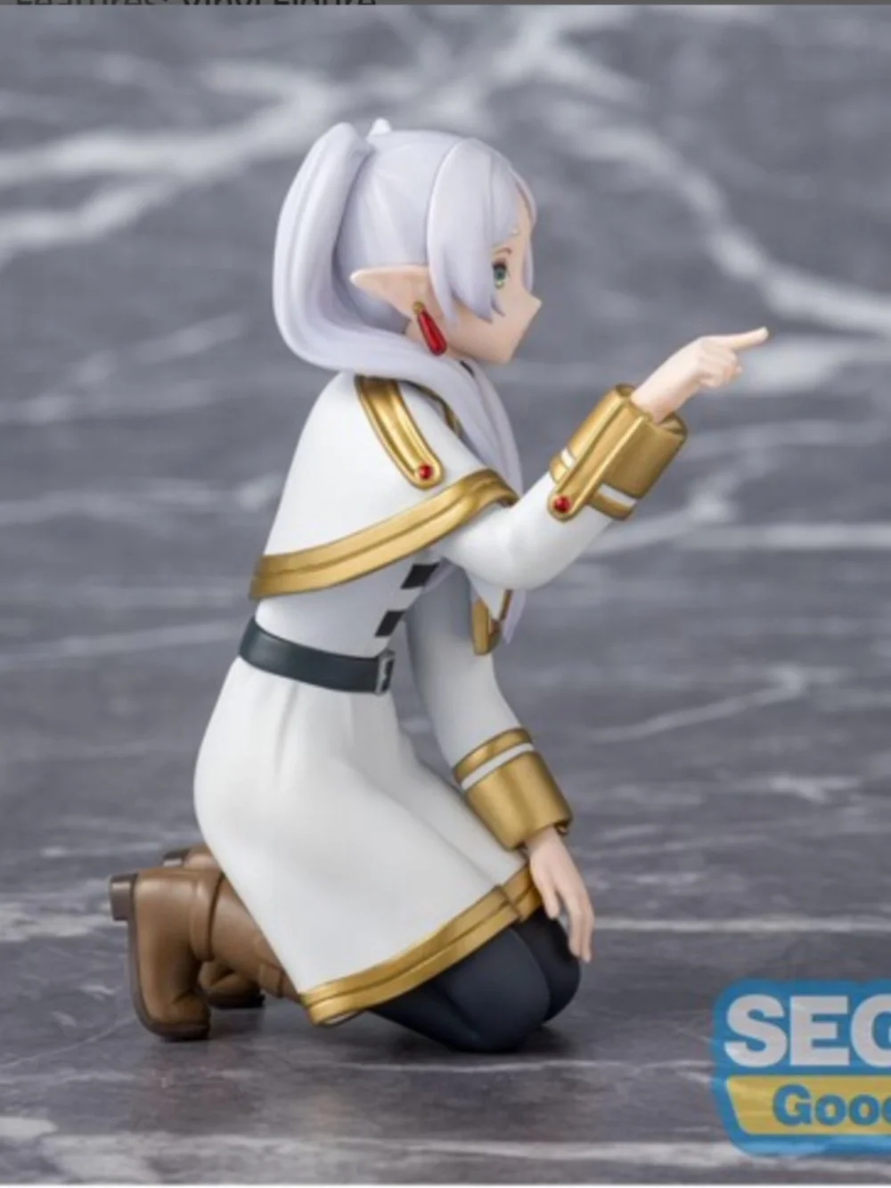 Frieren: Beyond Journey's End PM Perching Figure Frieren -Frieren Poking Somethi
